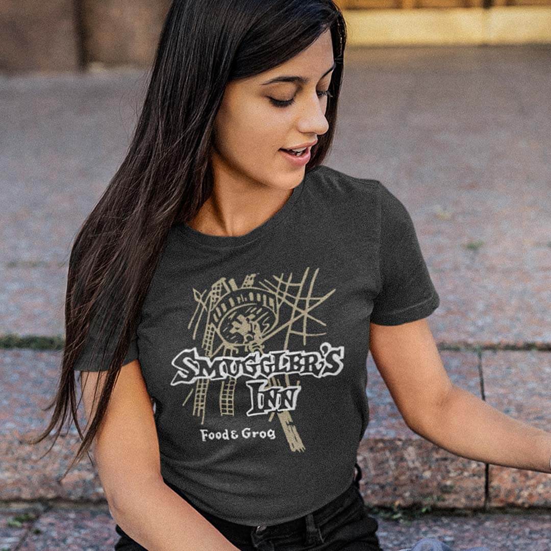 Smuggler’s Inn Restaurant Bar Lodge Unisex Retro T-shirt